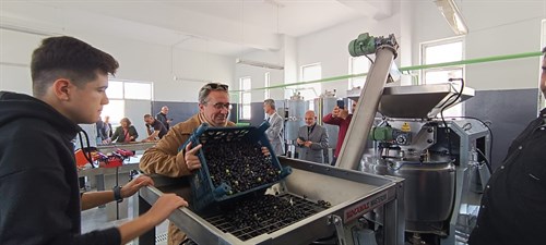17 Kasım  Mesleki ve Tekniki  Anadolu  Lisemiz  Zeytin  Yağı Üretimine Başladı