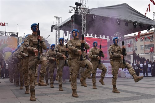 İlçemizin Düşman İşgalinden Kurtuluşunun 101. Yılı Cumhuriyet Meydanında Düzenlenen Törenle Kutlandı